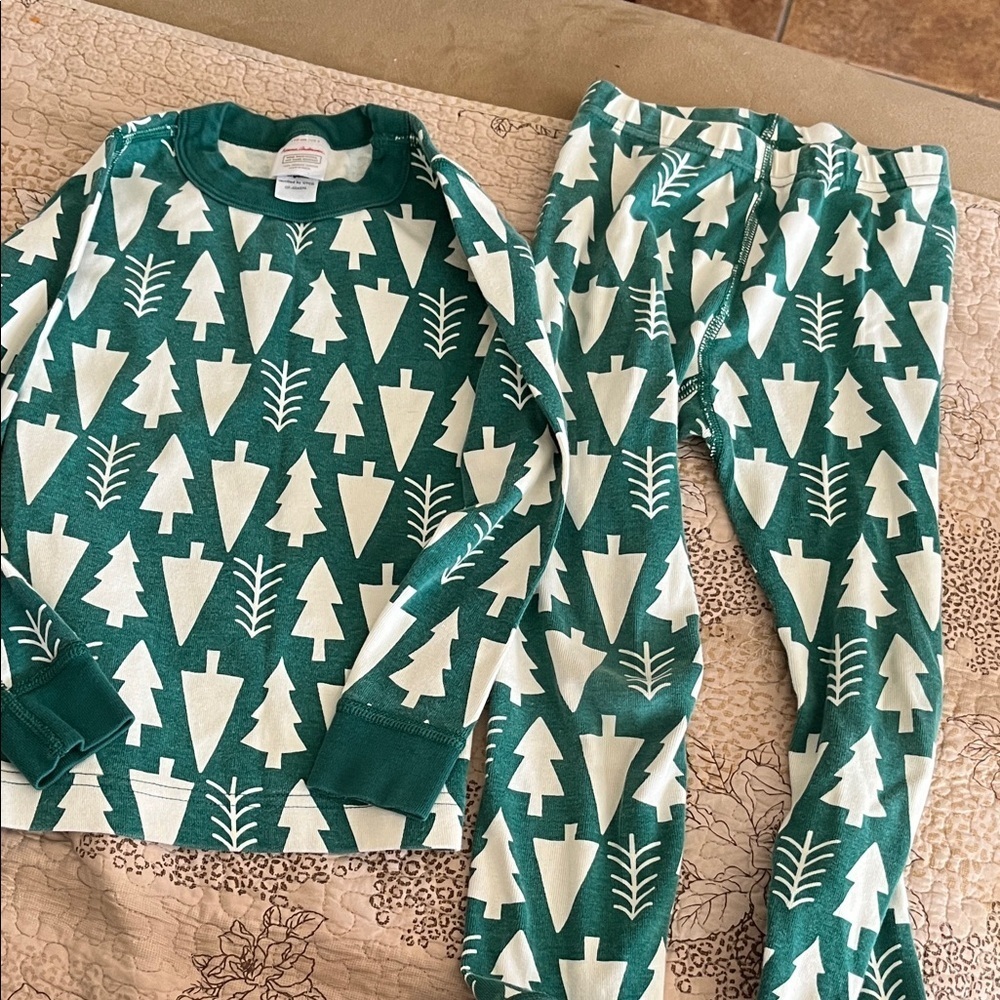 Hanna Andersson striped long sleeved Pajamas Green Christmas Tree Print S 5